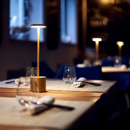 De L'ange 3* Νιόν