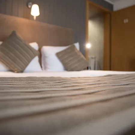 De L'ange Hotel 3*
