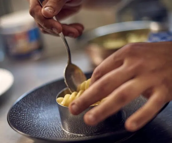 ホテル ドゥランジュ ニヨン