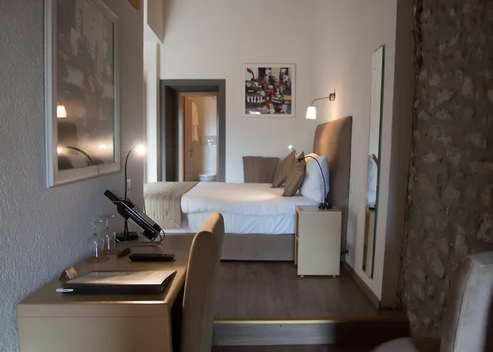 ホテル ドゥランジュ ニヨン