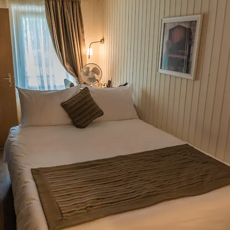 De L'ange Szálloda 3*